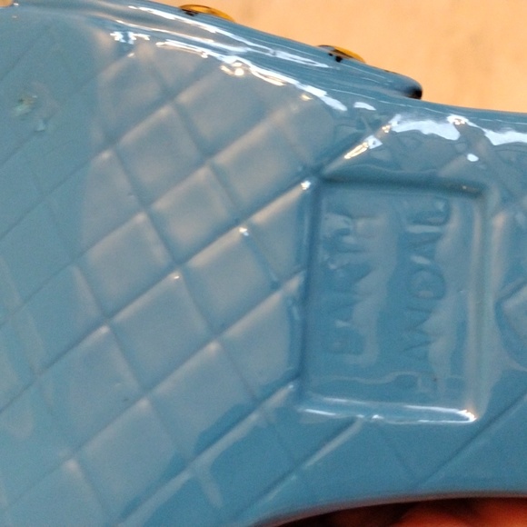 Diane's Happy Toes ceramic glass earth sandal candle holder. - Picture 7 of 11